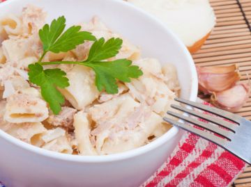 Pâtes au thon, crème à l'ail et au citron Pâtes au thon, crème à l'ail et au citron