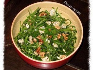 Salade de roquette au bleu et aux noix Salade de roquette au bleu et aux noix