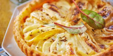 Tarte fine au reblochon et poires Tarte fine au reblochon et poires