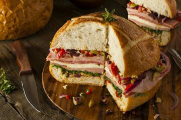Sandwich sicilien au salami mortadelle Sandwich sicilien au salami mortadelle