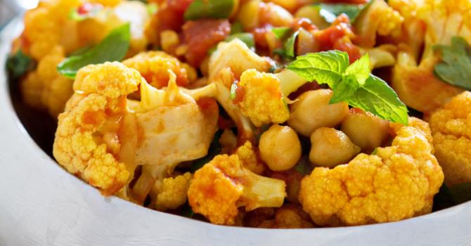 Curry de chou-fleur minceur à la tomate et aux pois chiches Minceur Curry de chou-fleur minceur à la tomate et aux pois chiches Minceur