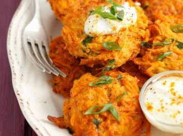 Paillassons de carottes, sauce au yaourt Paillassons de carottes, sauce au yaourt