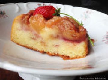 Cake renversant pêches et fraises caramélisées Cake renversant pêches et fraises caramélisées