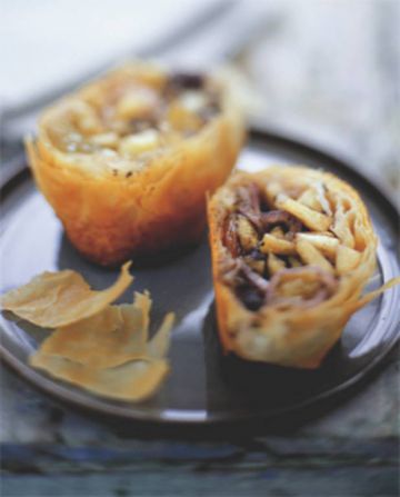 Strudel salé aux pommes, gros raisins et boudin noir Strudel salé aux pommes, gros raisins et boudin noir