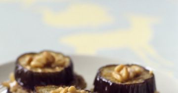 Toasts d'aubergines au chèvre et pignons de pin Toasts d'aubergines au chèvre et pignons de pin