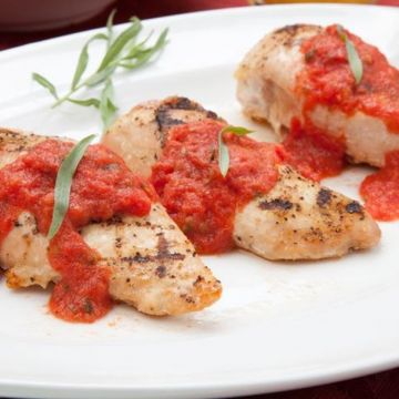 Poulet et tomates aux épices en papillote Poulet et tomates aux épices en papillote