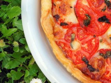 Tarte à la tomate, basilic & mozzarella Tarte à la tomate, basilic & mozzarella