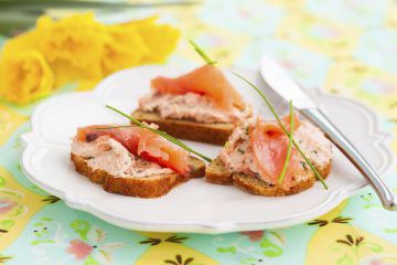 Mousse de saumon sur toast Mousse de saumon sur toast