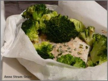 Papillotte de cabillaud et de brocoli aux épices Papillotte de cabillaud et de brocoli aux épices