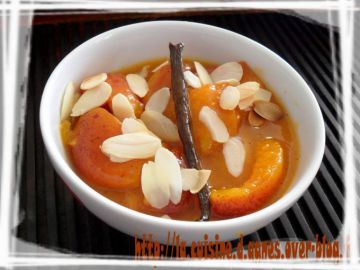 Compote d'abricots aux amandes Compote d'abricots aux amandes
