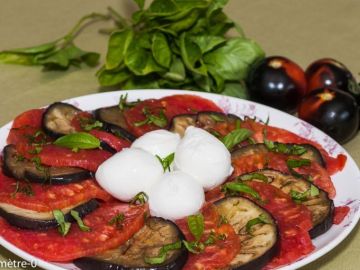 Salade de tomates - mozzarella - aubergines Salade de tomates - mozzarella - aubergines
