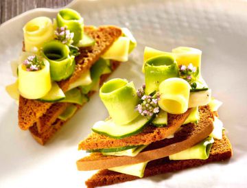 Millefeuille de Comté à l'avocat Millefeuille de Comté à l'avocat