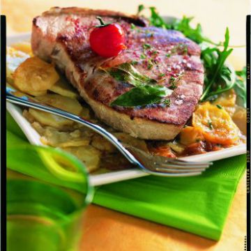 Steak de thon aux oignons Steak de thon aux oignons