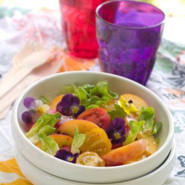Salade de pêches aux tomates Salade de pêches aux tomates