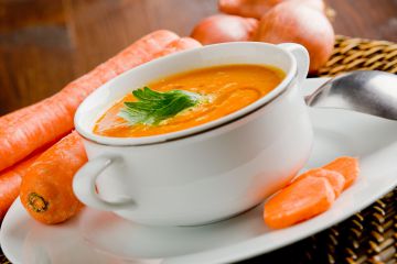 Soupe de carottes, poireaux et pommes de terre