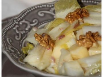 Salade d'endives aux pommes, noix et comté