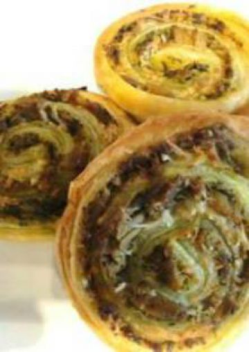 Roulés feuilletés au thon, pesto et gruyère Roulés feuilletés au thon, pesto et gruyère