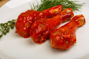 Rôti de poulet mariné à la sauce tomate Rôti de poulet mariné à la sauce tomate