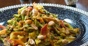Ratatouille asiatique sautée aux cacahuètes et au gingembre Ratatouille asiatique sautée aux cacahuètes et au gingembre