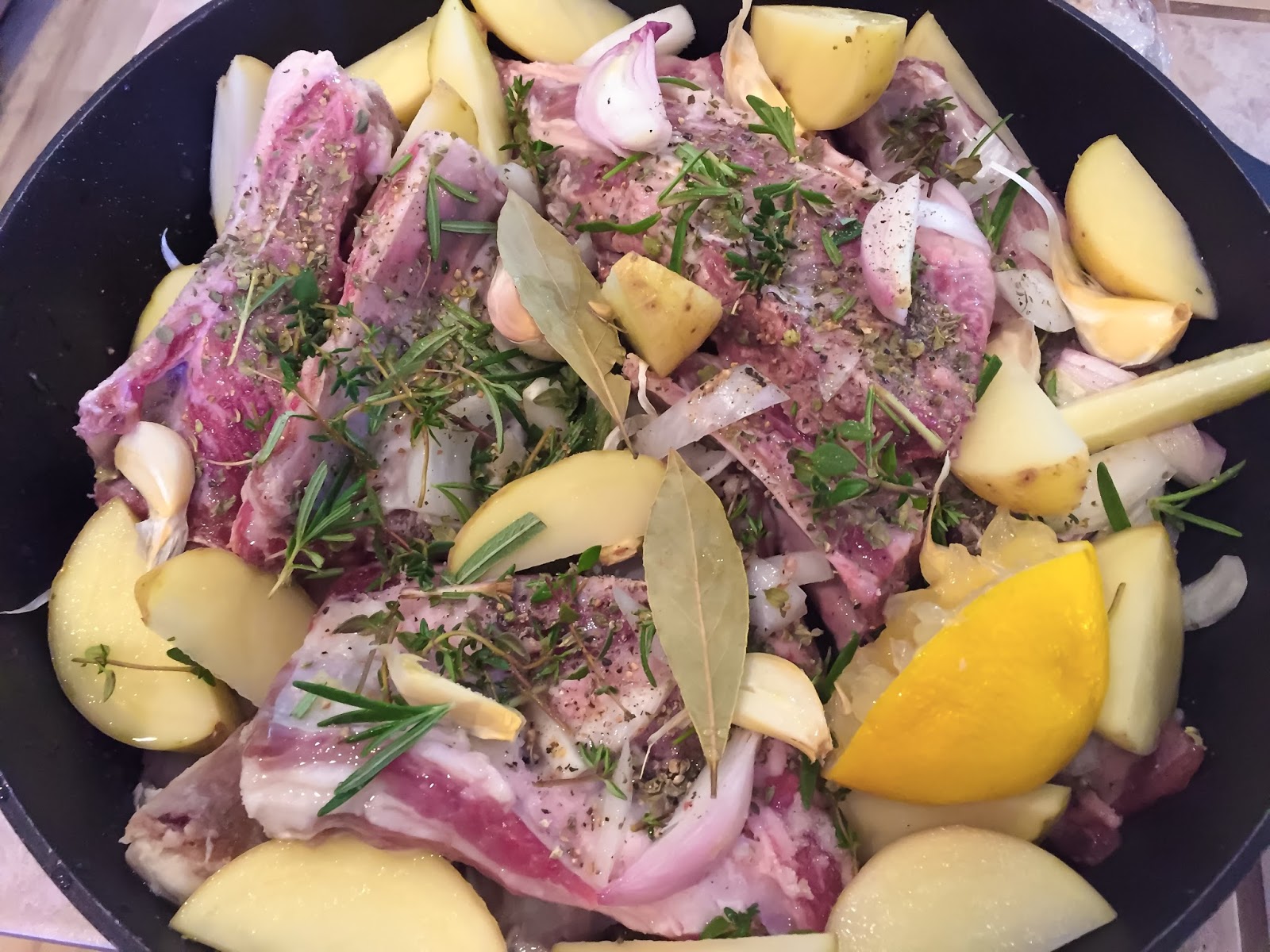 Kleftiko d'agneau avec pommes de terre (créte) Kleftiko d'agneau avec pommes de terre (créte)