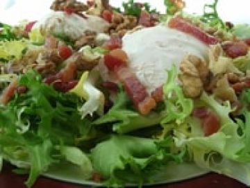 Frisée aux lardons et aux noix Frisée aux lardons et aux noix