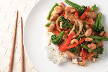 Sauté de poulet au brocoli et noix de cajou Sauté de poulet au brocoli et noix de cajou