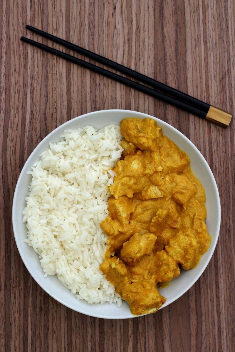 Curry de poulet au lait de coco et cacahuètes Curry de poulet au lait de coco et cacahuètes