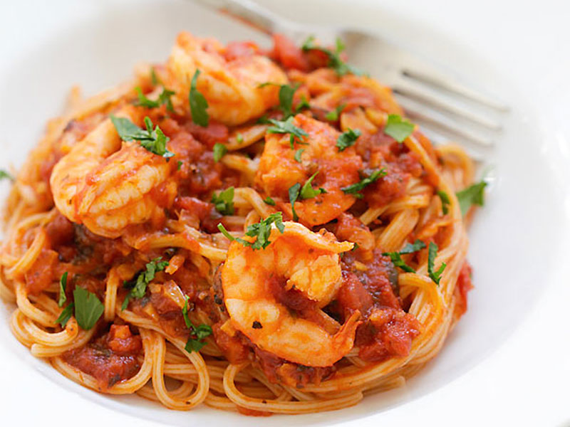 Spaghettis aux crevettes et à l’ail au Thermomix Spaghettis aux crevettes et à l’ail au Thermomix