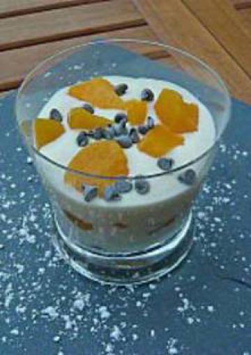 Tiramisu en verrine aux pêches et pépites de chocolat Tiramisu en verrine aux pêches et pépites de chocolat