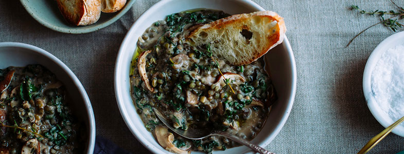 Lentilles crémeuses, champignons et kale Lentilles crémeuses, champignons et kale