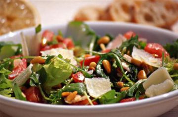 Salade de roquette aux pignons et parmesan Salade de roquette aux pignons et parmesan