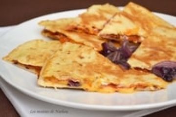 Quesadillas au chorizo, oignons rouges et cheddar Quesadillas au chorizo, oignons rouges et cheddar