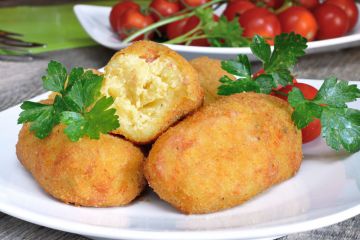 Croquettes de pommes de terre aux amandes effilées Croquettes de pommes de terre aux amandes effilées