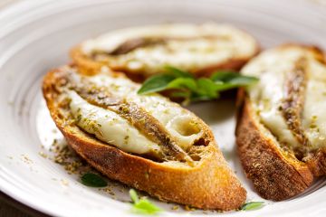 Toasts de sardines à la mozzarella Toasts de sardines à la mozzarella