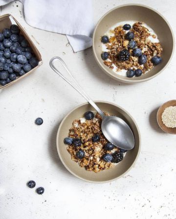 Granola au quinoa, fruits rouges