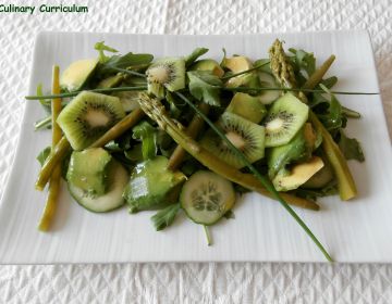 Green salad - Salade verte avocat, asperges haricots verts, kiwis, concombre , roquette, facile Green salad - Salade verte avocat, asperges haricots verts, kiwis, concombre , roquette, facile