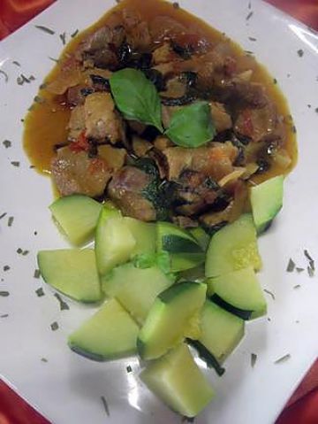 Sauté de porc au curry et basilic. Sauté de porc au curry et basilic.
