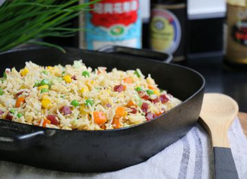 Riz cantonais : la vraie recette de cuisine chinoise Riz cantonais : la vraie recette de cuisine chinoise