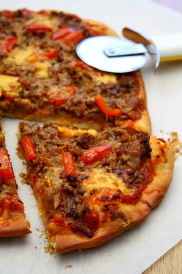 Pizza au boeuf haché, poivron, cheddar Pizza au boeuf haché, poivron, cheddar