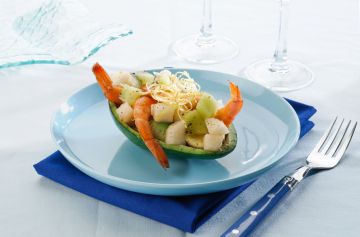 Avocat farci aux crevettes et kiwi Avocat farci aux crevettes et kiwi