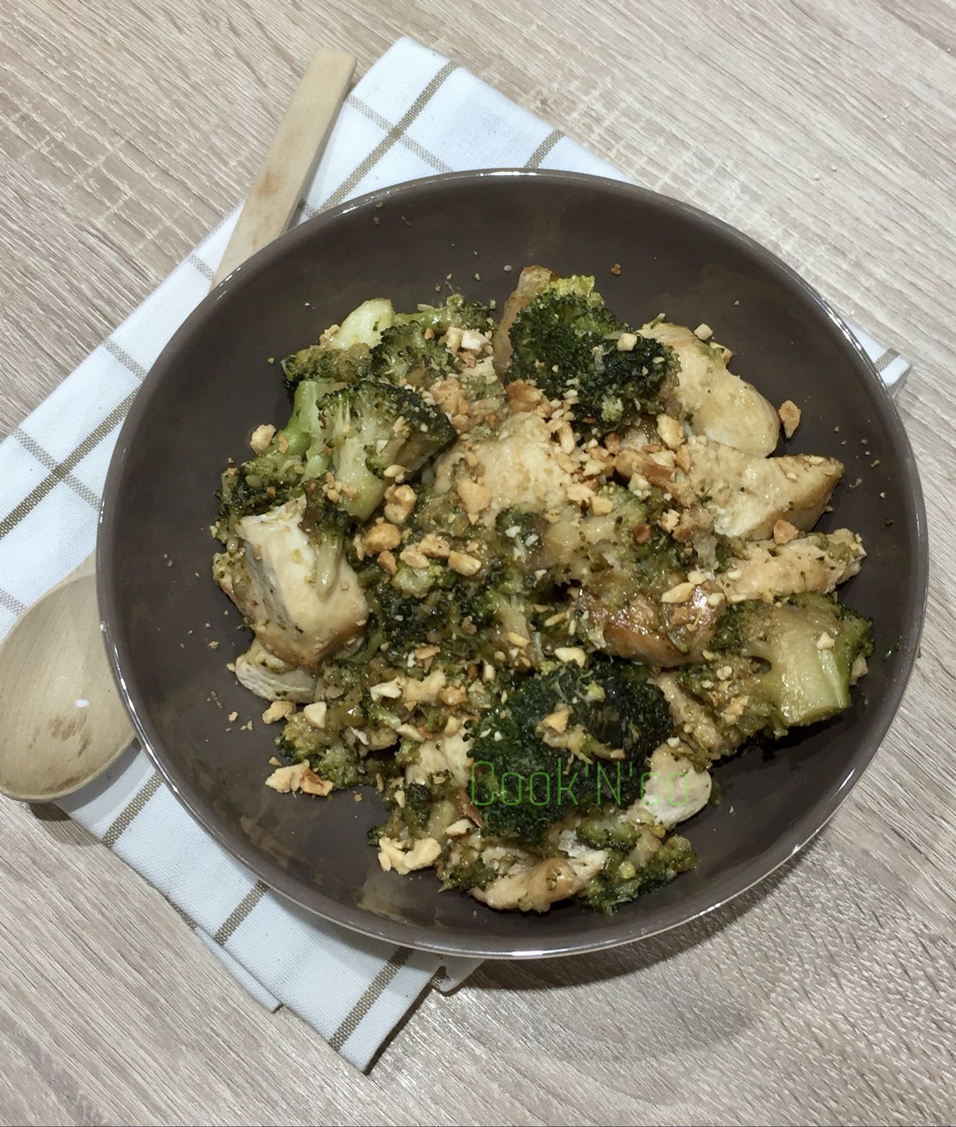 Poulet brocoli ail cacahuètes cookeo Poulet brocoli ail cacahuètes cookeo