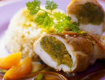 Suprêmes de poulet farcis aux abricots et aux pistaches Suprêmes de poulet farcis aux abricots et aux pistaches