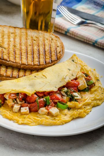 Omelette aux tomates séchées et feta Omelette aux tomates séchées et feta
