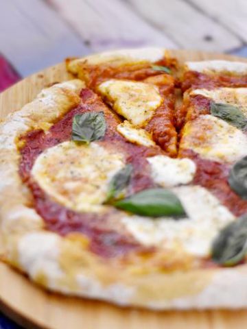 Pâte à pizza avec fromage intégré Pâte à pizza avec fromage intégré