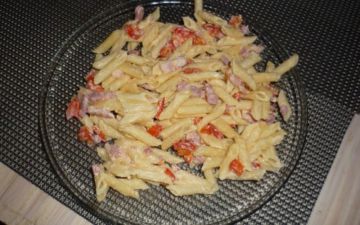 Pâtes à la crème, lardons, poivrons Pâtes à la crème, lardons, poivrons