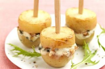 Pommes de terre en sucettes aux noix et au roquefort Pommes de terre en sucettes aux noix et au roquefort