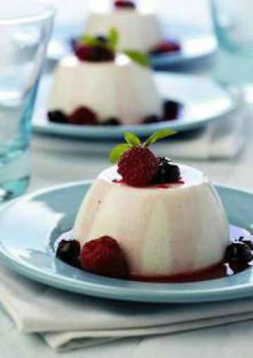 Pudding à la vanille, coulis de fruits rouges