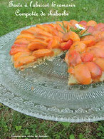 Tarte à l'abricot, compotée de rhubarbe