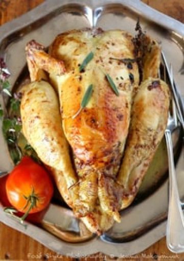 Poulet fermier rôti farci aux tomates Poulet fermier rôti farci aux tomates