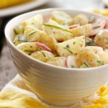 Salade de pommes de terre minceur aux radis et concombre